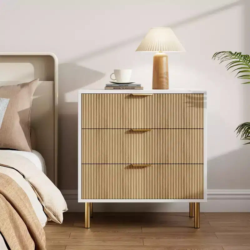 Weißer 5-Schubladen-Kommode für Schlafzimmer, 48 cm hoch, moderner Schrank, goldene Metallbeine, gerilltes Akzent, Aufbewahrungsorganisator für Zuhause, Flur, Büro